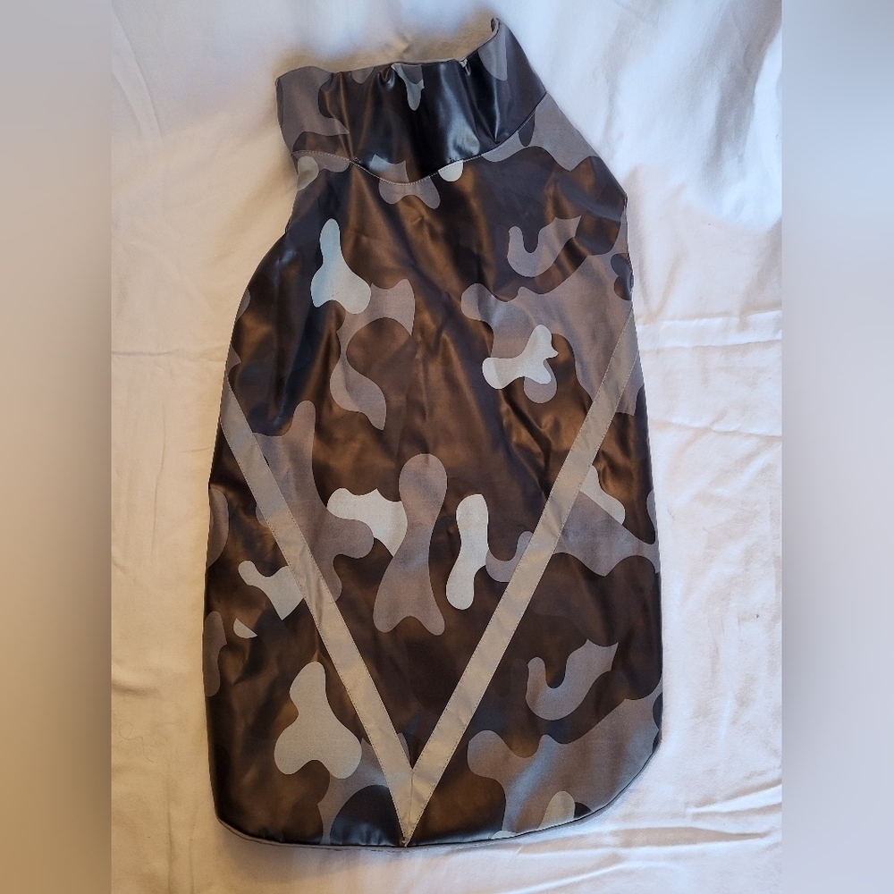 NWT Bailey & Bella Camo Dog Rain Coat, Size Large